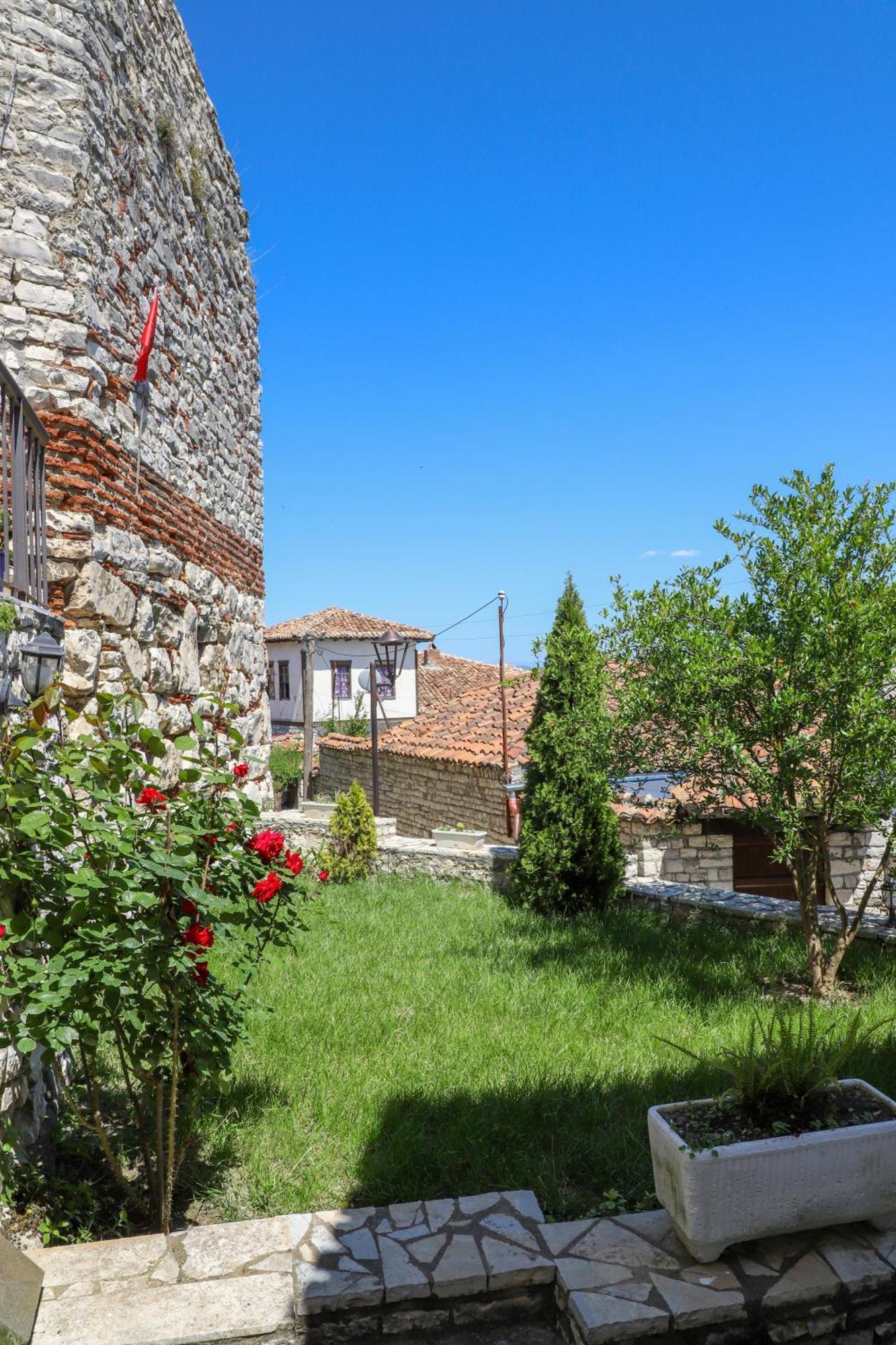 Guest House Vasili Berat Zewnętrze zdjęcie